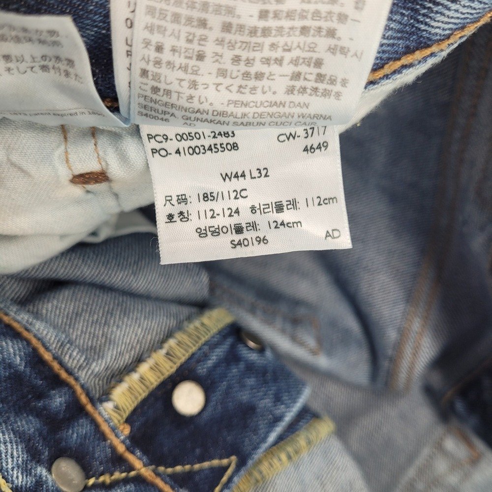 Levi's 501 Straight Leg Jeans Mens 44x32 Blue Button Fly Denim PC9-00501-2483 - Picture 3 of 8